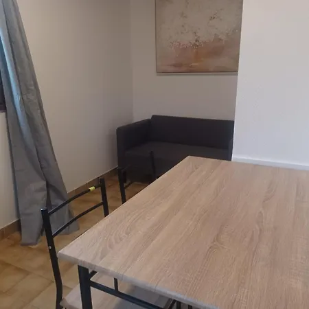 Semesterbostad Les Papillons Maison 8 - 2 Pers Calviac-en-Perigord